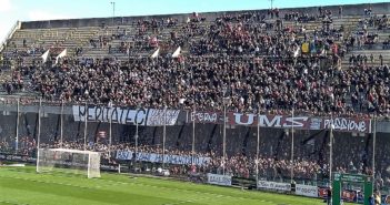 Salernitana, l’amicizia bresciana nel nome di Roberto Bani ed i giapponesi che in tribuna cercano i sediolini…