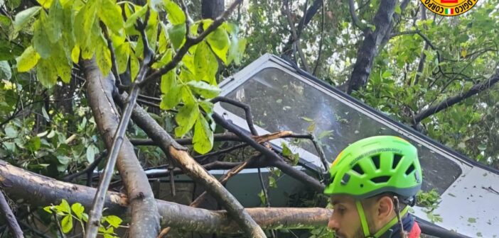 Tragedia funivia del Faito, i soccorritori: “I rottami, i morti, il sopravvissuto”