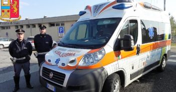 Arezzo. Sofferente psichiatrico ruba un’ambulanza e corre verso Roma. Delicato intervento della Polizia in autostrada