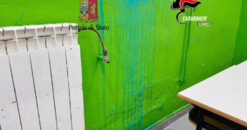 17, 20, 21 anni: devastano scuola con acido e creolina