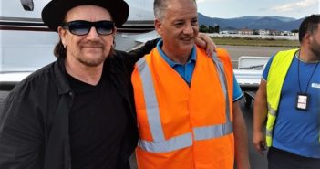 Salerno, all’aeroporto atterra Bono Vox: vacanze in Costiera Amalfitana