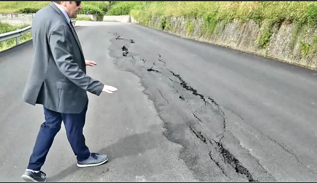 Picentini, dissesto e strada chiusa: Amodio duro con il Pd Picentini, dissesto e strada chiusa: Amodio duro con il Pd